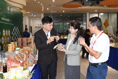 <a href="/khoi-nghiep" title="Khởi nghiệp" rel="dofollow">Khởi nghiệp</a>