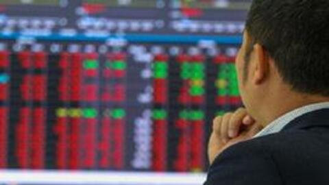 Nhà đầu tư cần làm gì khi thị trường xuất hiện những tín hiệu tích cực vĩ mô?