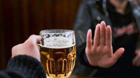 Heineken loay hoay giải nỗi sợ thổi nồng độ cồn của người Việt: Ra mắt bia không cồn, tiếp thị ngay trên cao tốc gây tranh cãi