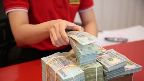 Ngân hàng đua nhau phát hành trái phiếu, đẩy lãi suất lên gần 8%/năm