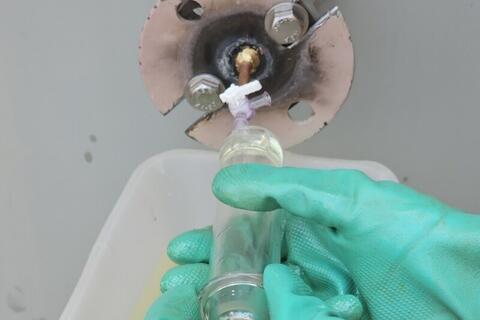 ‘Bác sĩ dầu máy’ EVNHANOI thầm lặng bảo vệ lưới điện Thủ đô