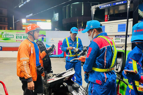 Giá xăng dầu hôm nay ngày 22/11/2025: Giảm mạnh gần 2%