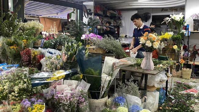 Thị trường hoa tươi, quà tặng ‘tăng nhiệt’ ngày Quốc tế Phụ nữ 8/3