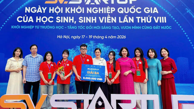 Học sinh vùng núi khởi nghiệp sáng tạo từ chất liệu văn hóa bản địa