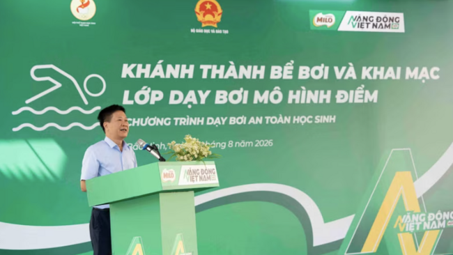 Nestlé Việt Nam đồng hành cùng Bộ Giáo dục và Đào tạo trao tặng bể bơi