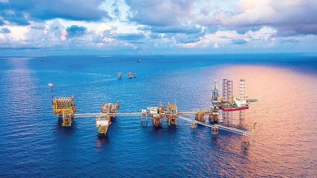 EIA nâng dự báo giá dầu 2026, nhưng kỳ vọng dầu Brent giảm về 84 USD/thùng năm 2027