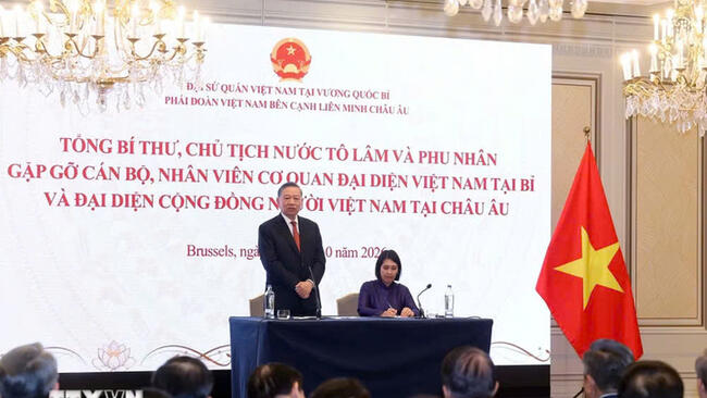 Tổng Bí thư, Chủ tịch nước Tô Lâm gặp gỡ cán bộ, nhân viên Cơ quan đại diện Việt Nam tại Bỉ và đại diện cộng đồng người Việt Nam tại châu Âu