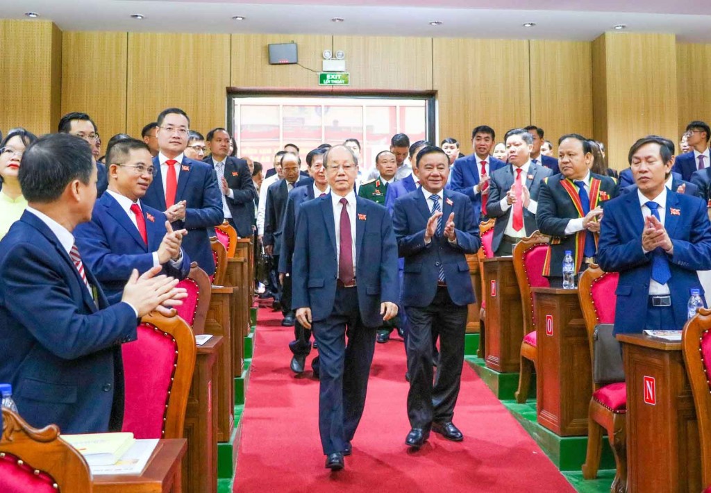 Các đồng chí Trần Cẩm Tú, Phan Diễn và các đại biểu dự Đại hội.