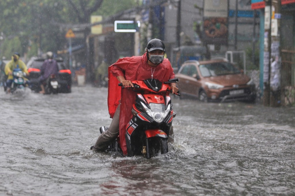 Áp thấp nhiệt đới di chuyển theo hướng Tây Tây Bắc với tốc độ 15 km/h