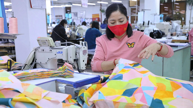 Tài chính và công nghệ là hai thách thức lớn của doanh nghiệp dệt may trong hành trình xanh hoá. Ảnh minh họa