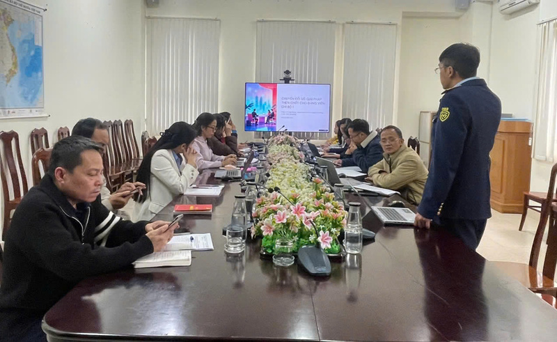 Chi bộ 1, Đảng bộ bộ phận Chi cục Quản lý thị trường Đắk Lắk tổ chức sinh hoạt Chuyên đề: “Chuyển đổi số - giải pháp then chốt cho đảng viên”. Ảnh: Bình Thương