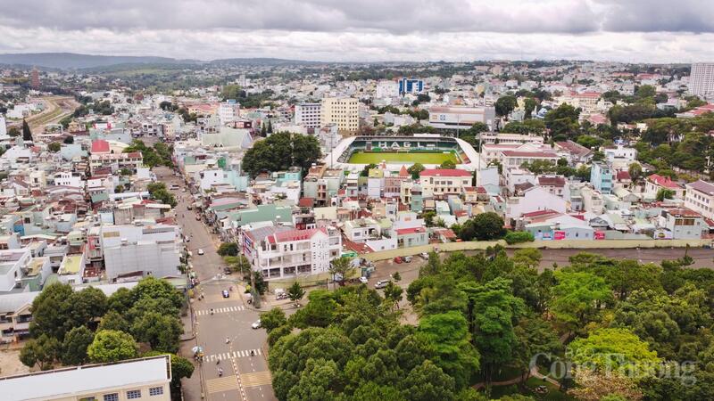 Năm 2026, tỉnh Gia Lai giao chỉ tiêu cho Trung tâm Phát triển quỹ đất tỉnh quản lý, tổ chức đấu giá và thu tiền sử dụng đất lên tới 5.900 tỷ đồng. Ảnh: Hiền Mai