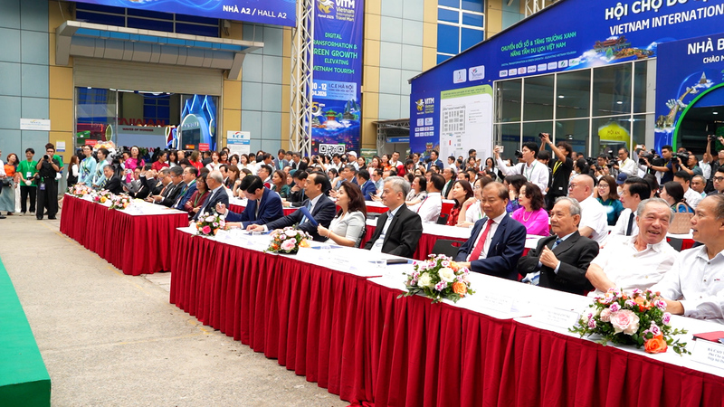 Với chủ đề “Chuyển đổi số và tăng trưởng Xanh - Nâng tầm Du lịch Việt Nam”, hội chợ hướng tới tạo ra những giá trị mới cho ngành du lịch. Đây cũng là cơ hội để doanh nghiệp tiếp cận công nghệ hiện đại, mô hình kinh doanh thông minh, đồng thời giới thiệu các sản phẩm du lịch xanh, bền vững theo xu hướng toàn cầu.