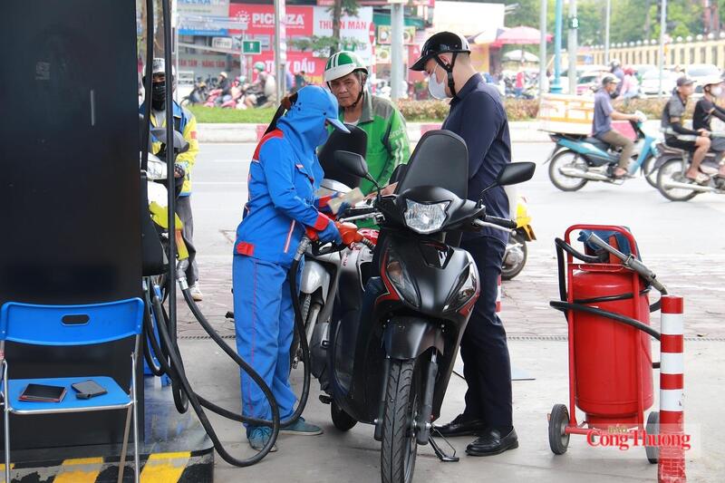 Giá xăng dầu hôm nay 24/6 quay đầu giảm sau tín hiệu hạ nhiệt căng thẳng Mỹ - Iran.