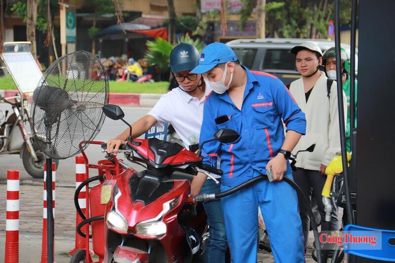 Giá xăng dầu hôm nay 25/6 tiếp tục giảm sâu, xuống mức thấp nhất trong 4 tháng.
