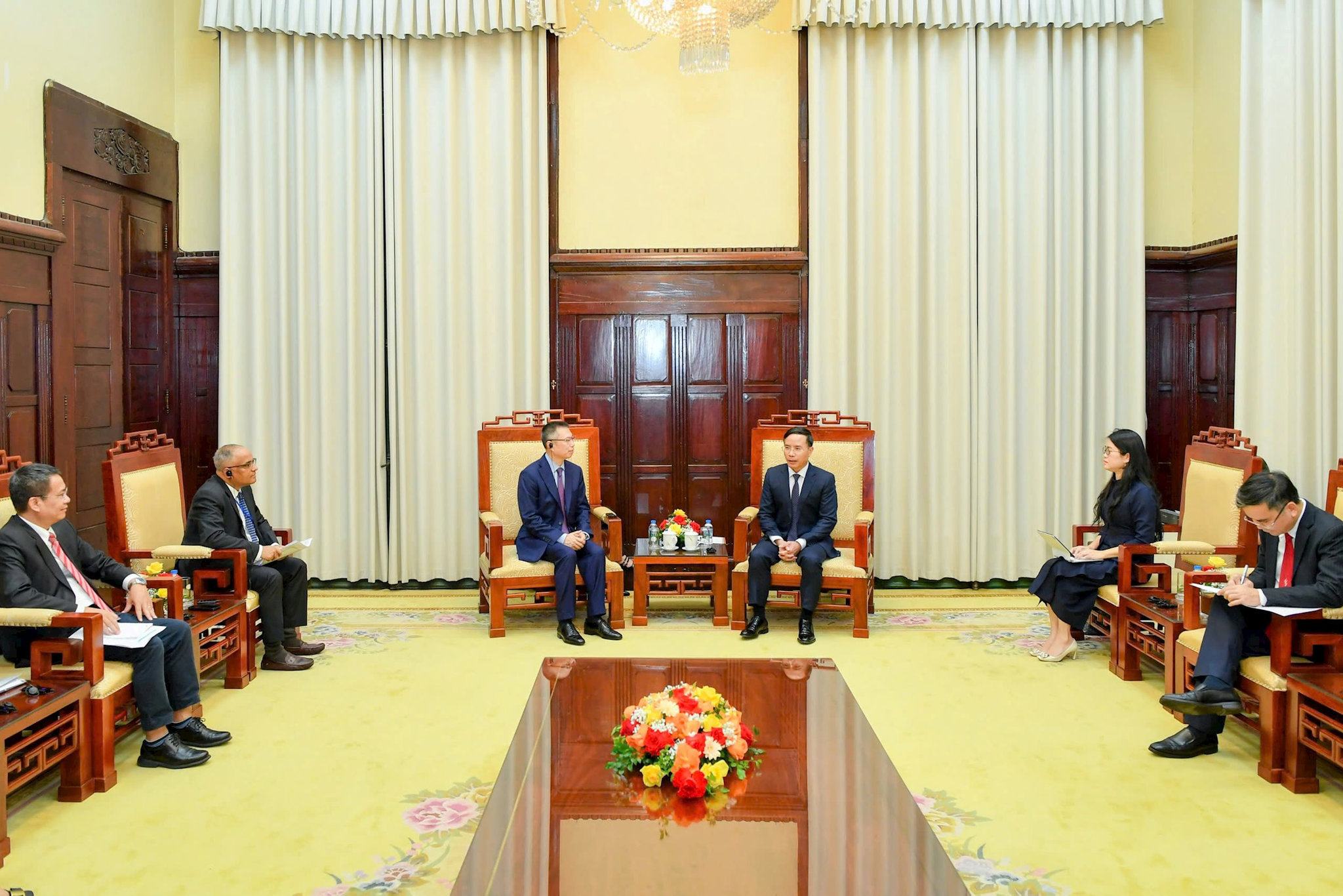 0308.02.thong-doc-pham-duc-an-tiep-giam-doc-phu-trach-khu-vuc-dong-nam-a-cua-adb.jpg