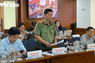 <a href="/ngan-hang" title="Ngân hàng" rel="dofollow">Ngân hàng</a>