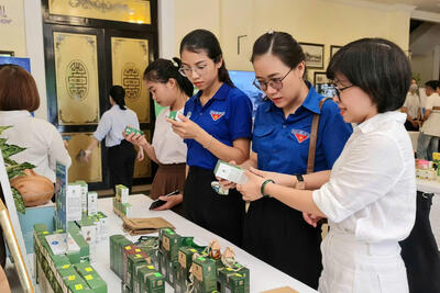 <a href="/tin-doanh-nghiep" title="Tin doanh nghiệp" rel="dofollow">Tin doanh nghiệp</a>