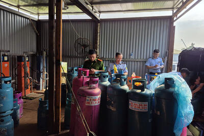 <a href="/thong-tin-thi-truong" title="Thông tin thị trường" rel="dofollow">Thông tin thị trường</a>