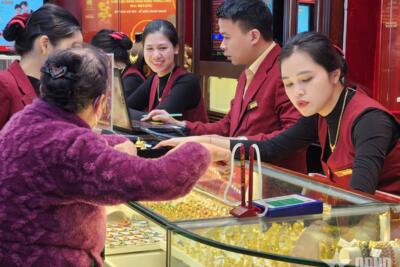 <a href="/vang-tien-te" title="Vàng - Tiền tệ" rel="dofollow">Vàng tiền tệ</a>