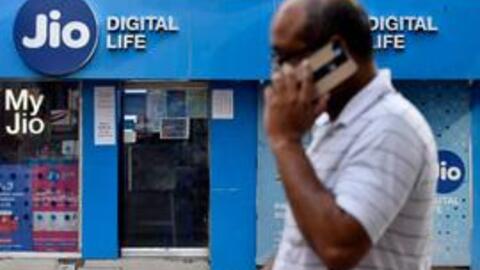 Ông trùm Mukesh Ambani đầu tư 200 triệu USD vào startup nội dung di động