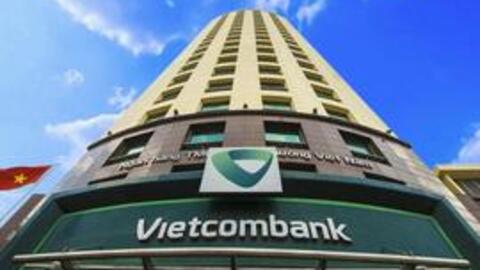 Vietcombank lên tiếng về việc tăng phí SMS Banking
