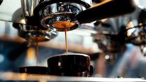 "Tại sao khi khởi nghiệp, nhiều bạn trẻ thường nghĩ đến mở quán cafe? Vì tưởng dễ!": Quan điểm gây tranh cãi khắp CĐM, người gật gù đồng tình, kẻ "than trời" vì khó nhưng search Google vẫn ra 12 triệu lượt kết quả