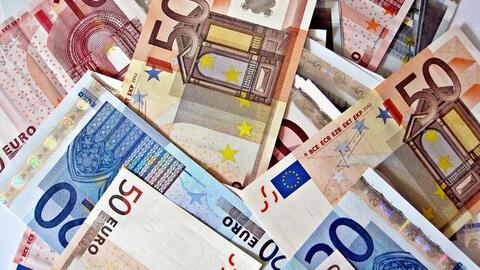 Euro và rúp Nga tiếp tục tăng mạnh, nhân dân tệ thấp nhất 6 tháng, giá vàng rơi sâu