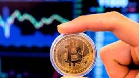 Giá Bitcoin lao dốc