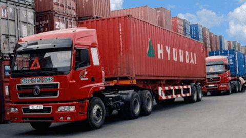 Vận tải, hàng không sốt ruột với giá xăng dầu