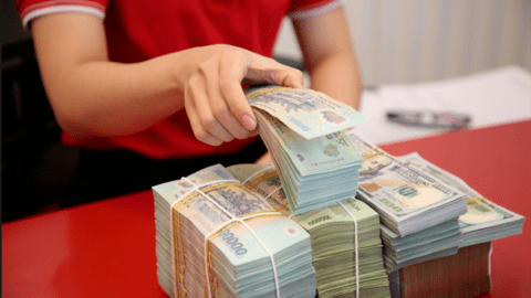 Nhân viên một ngân hàng đón tin vui, được mua cổ phiếu ưu đãi bằng 1/2 thị giá
