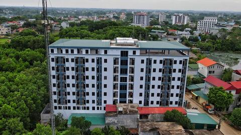 Cận cảnh chung cư mini ở Hà Nội xây vượt nhiều tầng bị "tuýt còi"
