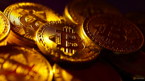 Mỹ chấp thuận ETF, giới đầu tư bitcoin vỡ oà