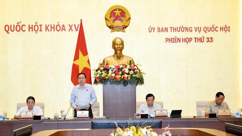 Xem xét nhiều nội dung kinh tế - xã hội quan trọng