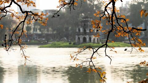 Hà Nội sáng sớm có nơi có sương mù, ngày nắng