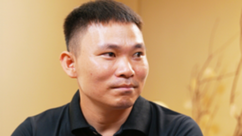 CEO Bệnh viện đồ da bỏ công việc nhiều người ước, đi đánh giày vì đam mê