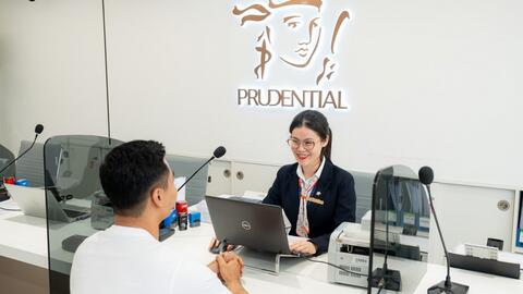Prudential trao "món quà" chu toàn giải pháp bảo vệ sức khỏe cho cả gia đình dịp cuối năm