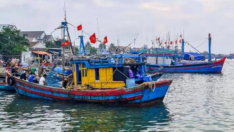 Bão số 8 di chuyển theo hướng Tây Tây Bắc, sức gió giật cấp 11