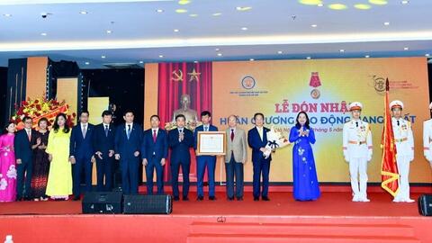 Hiệp hội Doanh nghiệp nhỏ và vừa TP. Hà Nội đón nhận Huân chương Lao động hạng Nhất
