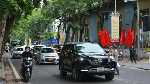 Không khí tưng bừng, rộn rã mừng chính quyền hai cấp