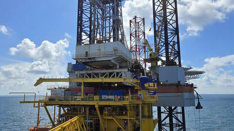 Vietsovpetro đón dòng dầu thương mại đầu tiên từ giàn BK-24