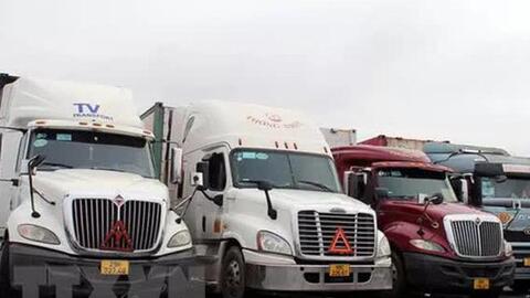 Nhiều xe nông sản, đông lạnh vẫn ra cửa khẩu Móng Cái chờ xuất khẩu