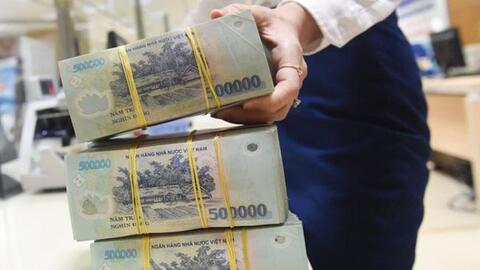 Ngân hàng đầu tiên báo cáo lợi nhuận năm 2021 giảm