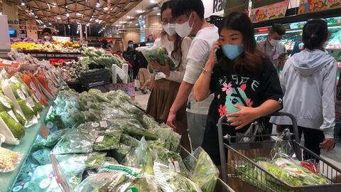 Không neo cao sau Tết, rau củ giảm giá sập sàn vẫn vắng khách