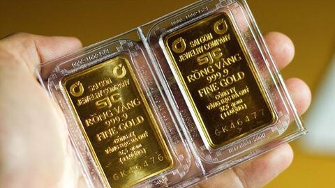 Giá vàng tiếp tục "bốc hơi" mạnh