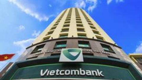 Vietcombank lên tiếng về việc tăng phí SMS Banking