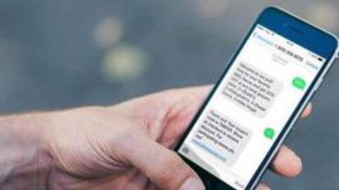 Ngân hàng nào thu phí SMS Banking cao nhất hiện nay? Không phải Vietcombank, một nhà băng khác còn thu mạnh tay hơn