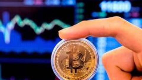 Giá Bitcoin lao dốc