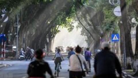 Miền Bắc nắng đẹp trước khi đón mưa dông, miền Nam mưa kéo dài