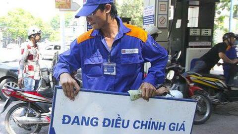 Giá xăng tăng hơn 31.000 đồng/ lít, người mua phải trả những loại thuế, phí nào?